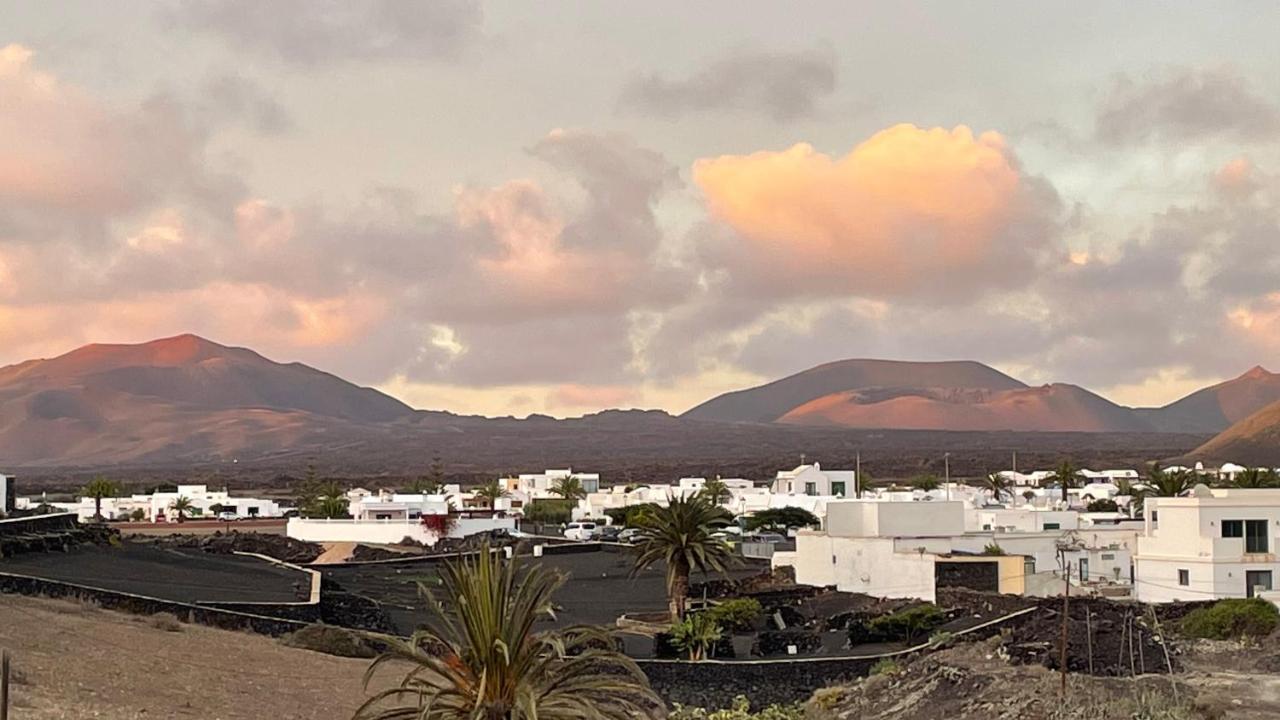 Villa Vulcano Uga Exteriör bild